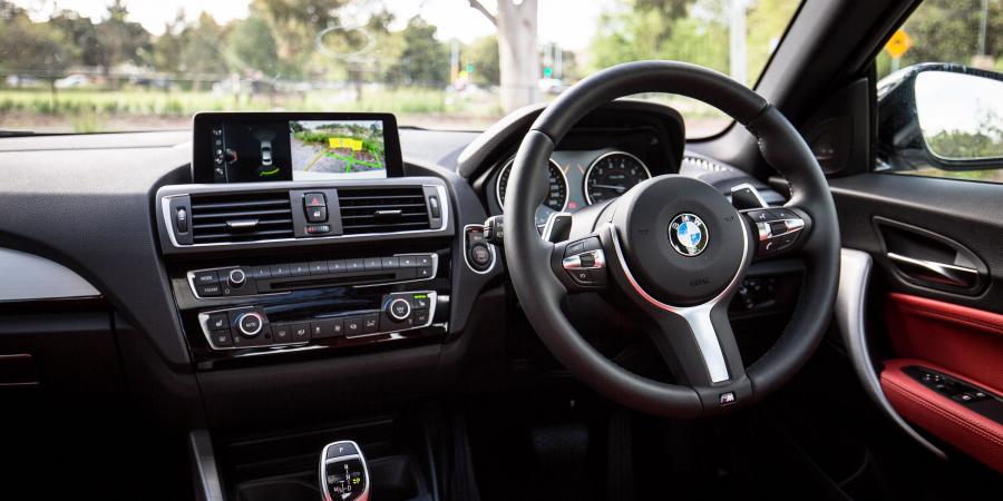 Торпедо BMW M240i Coupe 2016 года  (AU) (фото 10 из 21)